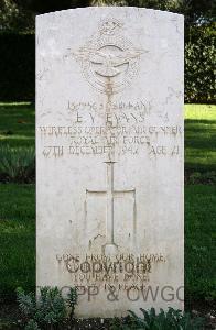 Minturno War Cemetery - Evans, Edward Victor