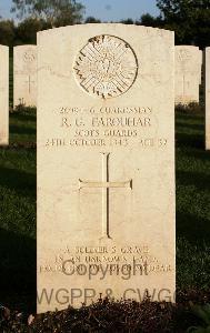 Minturno War Cemetery - Farquhar, Robert Gardner