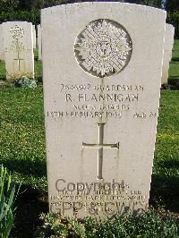 Minturno War Cemetery - Flannigan, Robert