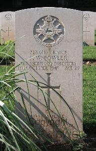 Minturno War Cemetery - Fowler, Percy William