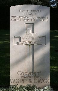 Minturno War Cemetery - Gale, Roger