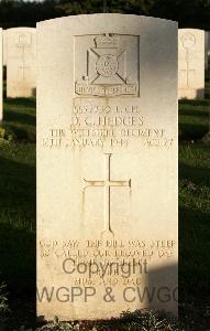 Minturno War Cemetery - Hedges, Douglas Charles