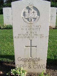 Minturno War Cemetery - Hewitt, Wilfred James