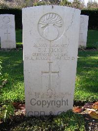 Minturno War Cemetery - Hicks, Edward John