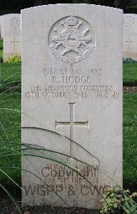 Minturno War Cemetery - Hodge, Richard