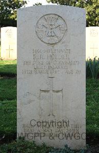 Minturno War Cemetery - Holder, Raymond Ronald