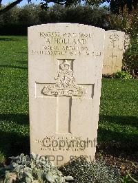 Minturno War Cemetery - Holland, Arthur