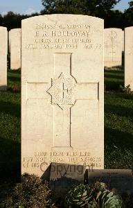 Minturno War Cemetery - Holloway, Ernest Robert