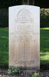 Minturno War Cemetery - Holton, Philip