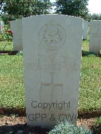 Minturno War Cemetery - Hoyle, Lance William
