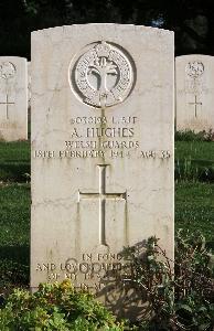 Minturno War Cemetery - Hughes, Alfred