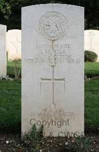 Minturno War Cemetery - Hunter, Robert