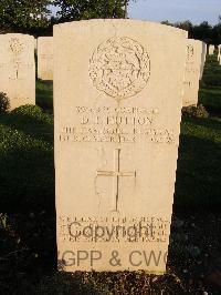 Minturno War Cemetery - Hutton, David Thomas