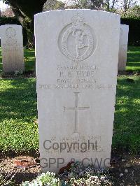 Minturno War Cemetery - Hyde, Ronald Edwin