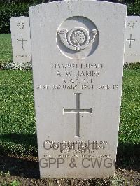 Minturno War Cemetery - James, Arthur William