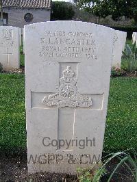 Minturno War Cemetery - Lancaster, Sidney