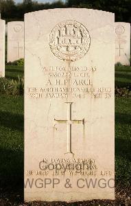 Minturno War Cemetery - Fox, Albert Henry