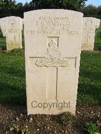 Minturno War Cemetery - Waistell, John George