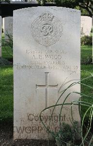 Minturno War Cemetery - Wood, Arthur Edward
