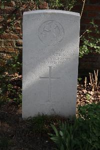 Perth Cemetery (China Wall) - Bates, W R