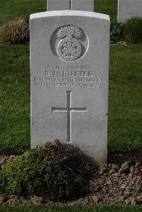 Perth Cemetery (China Wall) - Butter, R H