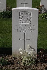Perth Cemetery (China Wall) - Dinnis, G H