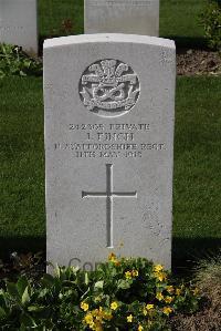 Perth Cemetery (China Wall) - Finch, J