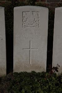 Perth Cemetery (China Wall) - Green, Winston Churchill