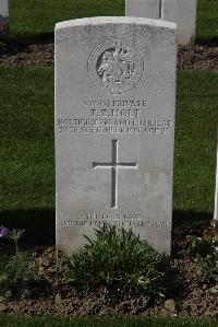 Perth Cemetery (China Wall) - Holt, T E