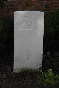 Perth Cemetery (China Wall) - Hunt, A