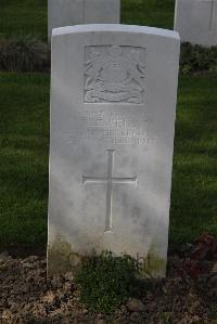 Perth Cemetery (China Wall) - Llewellyn, C
