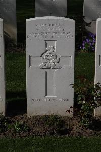 Perth Cemetery (China Wall) - Lonsdale, J