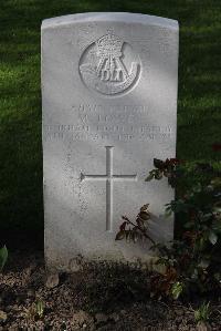 Perth Cemetery (China Wall) - Lowes, M