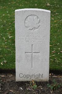 Perth Cemetery (China Wall) - MacGregor, A R