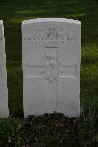 Perth Cemetery (China Wall) - Noon, E