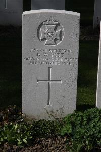 Perth Cemetery (China Wall) - Pitt, E W