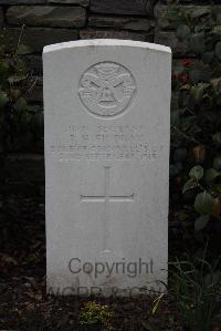 Bedford House Cemetery - Findlay, R H