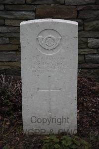 Bedford House Cemetery - Pearce, L