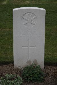 Bedford House Cemetery - Roberts, Peter
