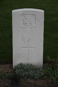 Bedford House Cemetery - Russell, F E