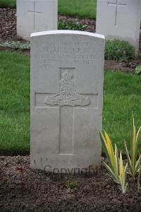 Bedford House Cemetery - Thackray, M