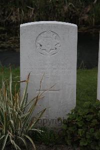 Bedford House Cemetery - Thompson, S E