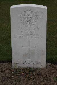 Bedford House Cemetery - Toplis, E