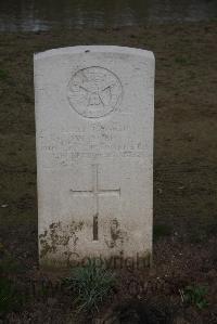 Bedford House Cemetery - Topp, W