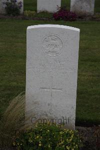 Bedford House Cemetery - Wallis, L G