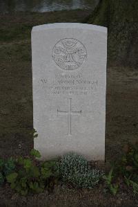 Bedford House Cemetery - Woolnough, W J