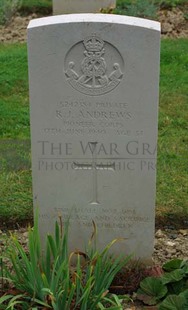 Rennes Eastern Communal Cemetery - ANDREWS, ROBERT JOHN