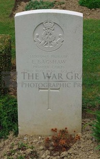 Rennes Eastern Communal Cemetery - BAGSHAW, ERNEST