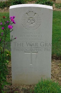Rennes Eastern Communal Cemetery - BENNETT, HENRY JAMES
