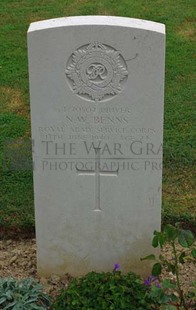 Rennes Eastern Communal Cemetery - BENNS, NORMAN WILFRED